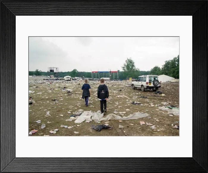 Framed Print : Aftermath of the Oasis concert at Knebworth, Hertfordshire. 12th August 1996 Framed Print : Aftermath of the Oasis concert at Knebworth, Hertfordshire. 12th August 1996