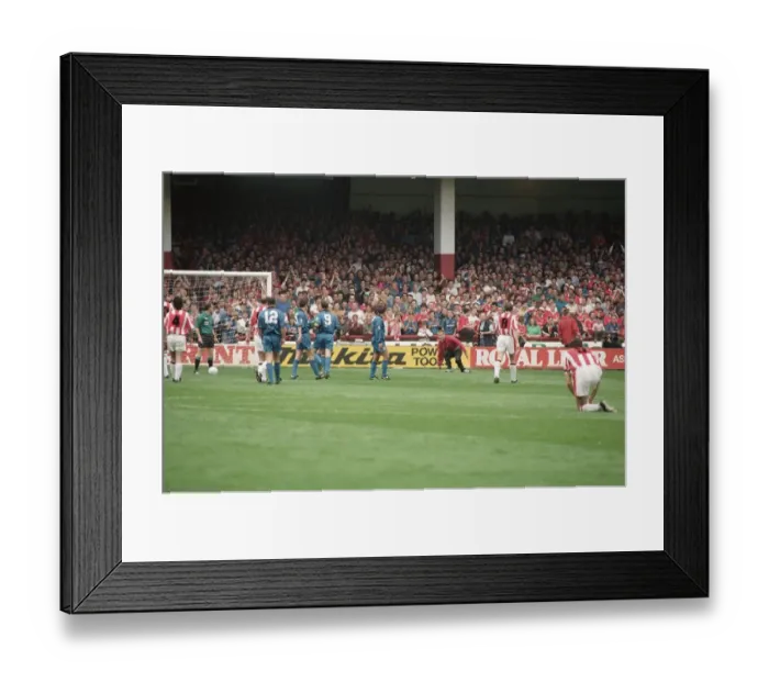 Framed Print : Sheffield United 2 - 1 Manchester United Premier League match at Bramall Lane, Sheffield Framed Print : Sheffield United 2 - 1 Manchester United Premier League match at Bramall Lane, Sheffield