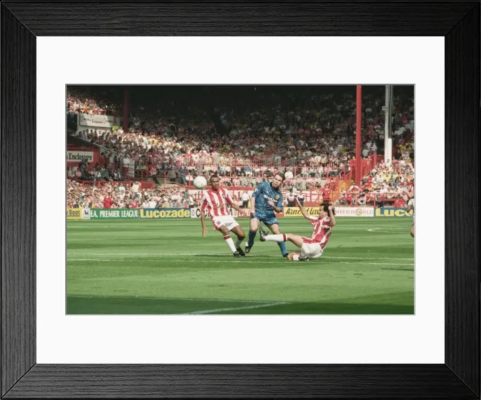 Framed Print : Sheffield United 2 - 1 Manchester United Premier League match at Bramall Lane, Sheffield Framed Print : Sheffield United 2 - 1 Manchester United Premier League match at Bramall Lane, Sheffield