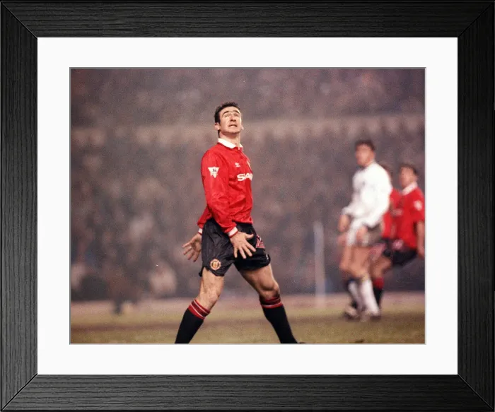 Framed Print : Leeds v Man Utd - 09 / 02 / 1993 Eric Cantona Framed Print : Leeds v Man Utd - 09 / 02 / 1993 Eric Cantona