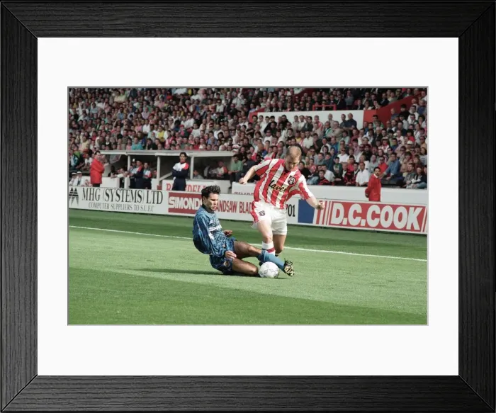Framed Print : Sheffield United 2 - 1 Manchester United Premier League match at Bramall Lane, Sheffield Framed Print : Sheffield United 2 - 1 Manchester United Premier League match at Bramall Lane, Sheffield