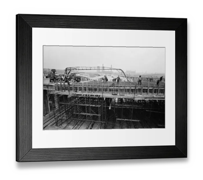 Framed Print : Pictured, workmen put last minute touches to a section of the M6 Gravelly Hill Framed Print : Pictured, workmen put last minute touches to a section of the M6 Gravelly Hill