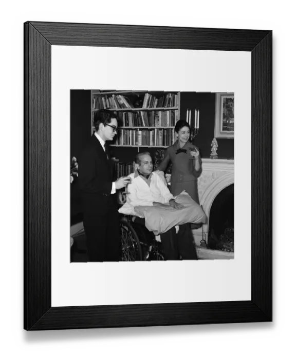 Framed Print : Dame Margot Fonteyn with her husband Dr Roberto Arias and his 16 year old son Roberto Framed Print : Dame Margot Fonteyn with her husband Dr Roberto Arias and his 16 year old son Roberto