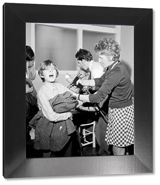 Flu vaccinations, November 1971. Pupils at Winchester College, Hampshire