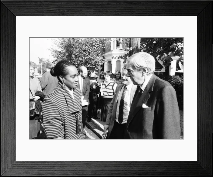 Framed Print : Lord Scarman returns to Brixton, London, Monday 6th October 1986 Framed Print : Lord Scarman returns to Brixton, London, Monday 6th October 1986