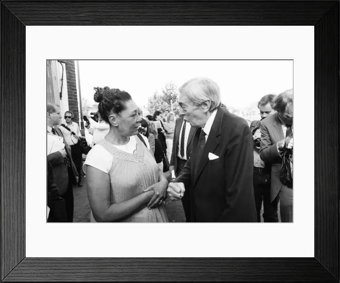 Framed Print : Lord Scarman returns to Brixton, London, Monday 6th October 1986 Framed Print : Lord Scarman returns to Brixton, London, Monday 6th October 1986