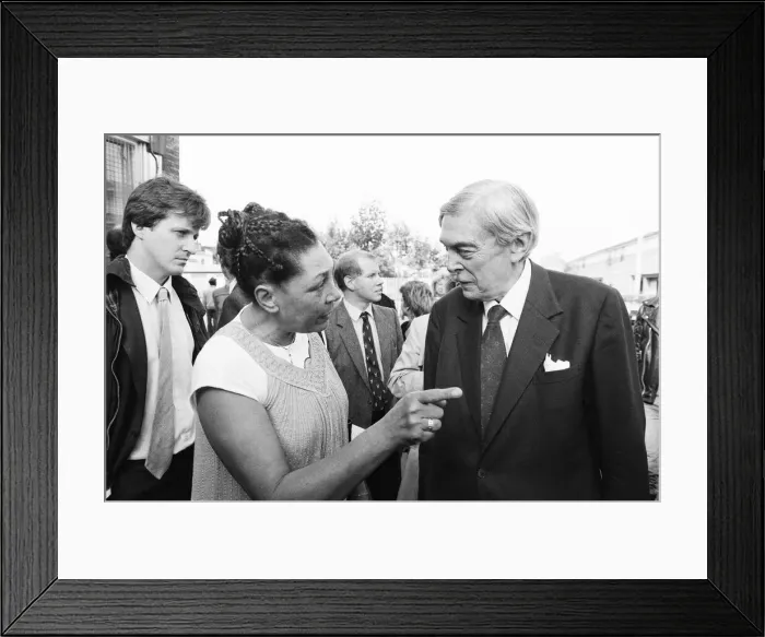 Framed Print : Lord Scarman returns to Brixton, London, Monday 6th October 1986 Framed Print : Lord Scarman returns to Brixton, London, Monday 6th October 1986