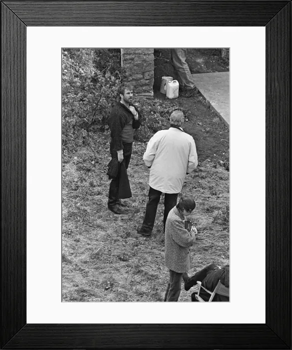 Framed Print : Mel Gibson in discussion with director Franco Zeffirelli during a break in filming Hamlet Framed Print : Mel Gibson in discussion with director Franco Zeffirelli during a break in filming Hamlet