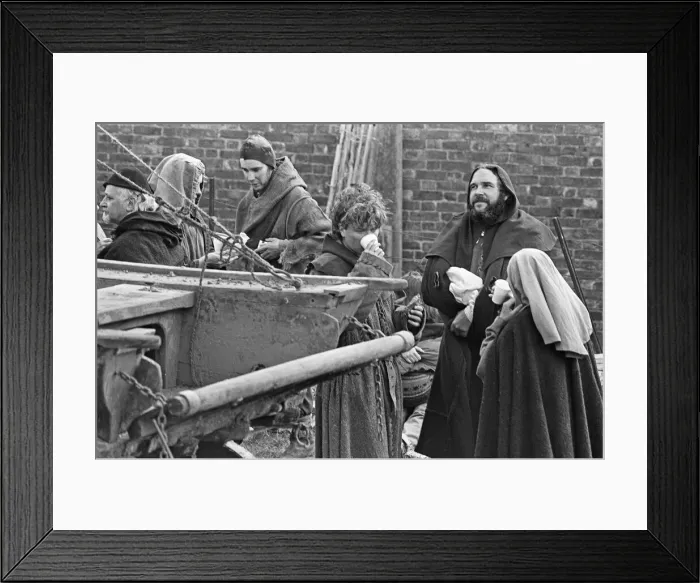 Framed Print : Actors take a break in the filming of Hamlet at Dover Castle 23rd April 1990 Framed Print : Actors take a break in the filming of Hamlet at Dover Castle 23rd April 1990