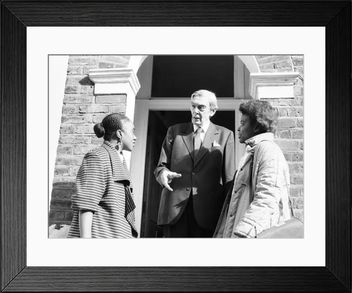 Framed Print : Lord Scarman returns to Brixton, London, Monday 6th October 1986 Framed Print : Lord Scarman returns to Brixton, London, Monday 6th October 1986