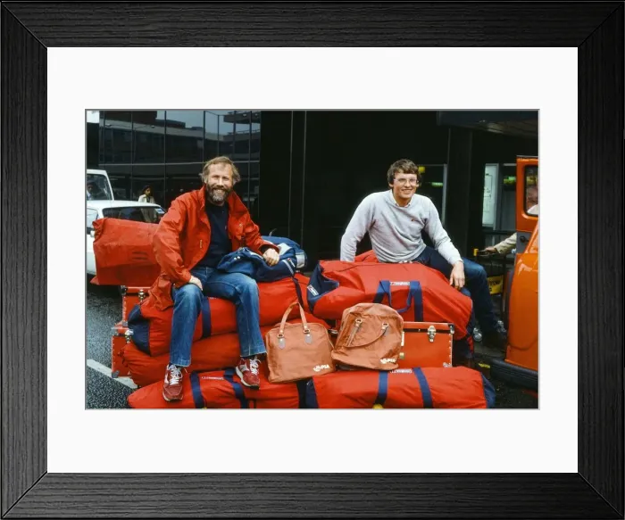 Framed Print : Mountaineers Chris Bonington and Alan Rouse leaving LAP for a Himalayan expedition