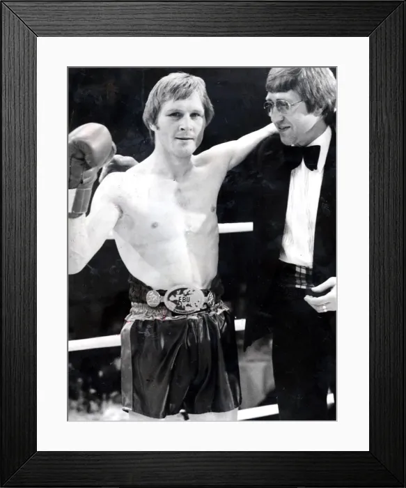 Framed Print : Jim Watt boxer August 1977 with Ken Buchanan after fighting Andre Holyk