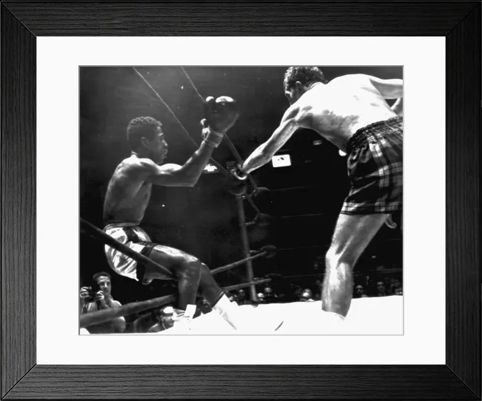 Framed Print : KEN BUCHANAN BOXER OF EDINBURGH SCOTLAND KNOCKS ISMAEL LAGUNA OF COLON PANAMA Framed Print : KEN BUCHANAN BOXER OF EDINBURGH SCOTLAND KNOCKS ISMAEL LAGUNA OF COLON PANAMA