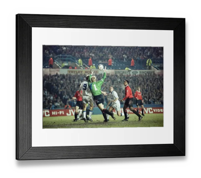 Framed Print : Leeds United 0 - 0 Manchester United, Premier League match at Elland Road Framed Print : Leeds United 0 - 0 Manchester United, Premier League match at Elland Road