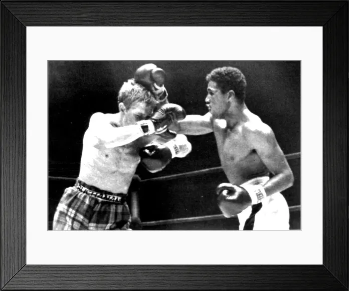 Framed Print : KEN BUCHANAN BOXER OF EDINBURGH SCOTLAND DUCKS UNDER RIGHT THROWN BY ISMAEL LAGUNA Framed Print : KEN BUCHANAN BOXER OF EDINBURGH SCOTLAND DUCKS UNDER RIGHT THROWN BY ISMAEL LAGUNA