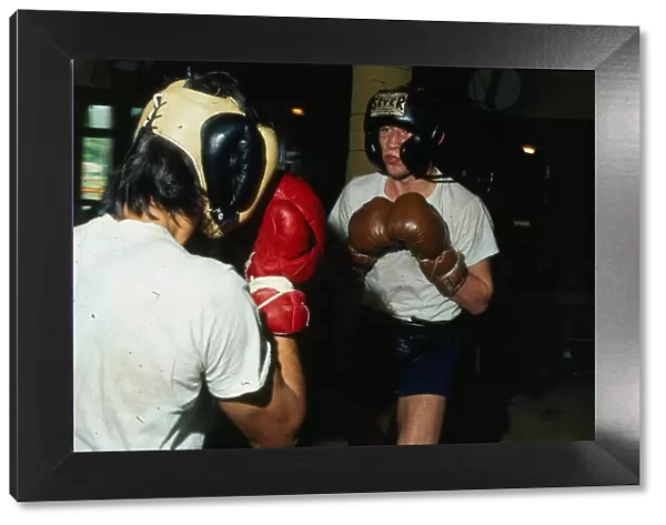 Ken Buchanan boxer 1980 Sparring wearing boxing gloves protective helmet