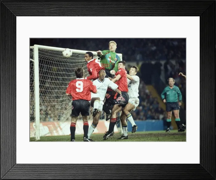 Framed Print : Leeds United 0 - 0 Manchester United, Premier League match at Elland Road Framed Print : Leeds United 0 - 0 Manchester United, Premier League match at Elland Road