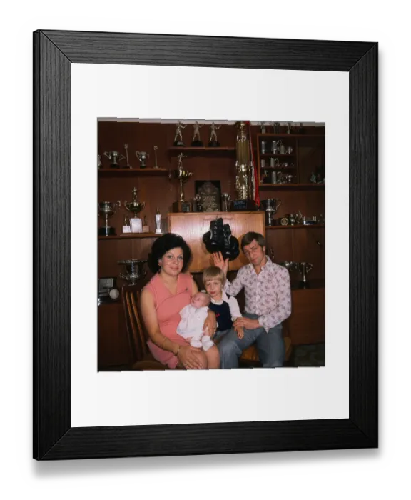 Framed Print : Ken Buchanan boxer July 1975 Waving to camera with wife Carol baby Karen