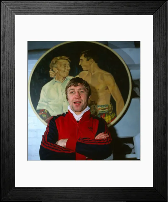 Framed Print : Ken Buchanan boxer December 1981 Arms folded portarit mural on wall Framed Print : Ken Buchanan boxer December 1981 Arms folded portarit mural on wall