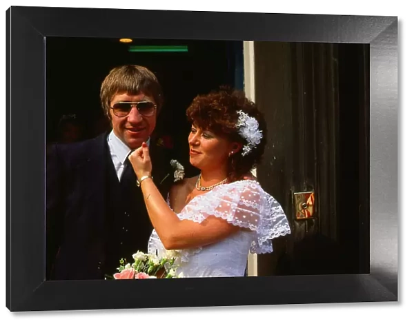 Ken Buchanan boxer 1983 Wedding married to Eileen Buchanan punching jaw second wife