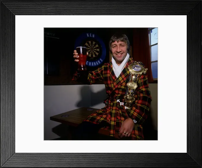 Framed Print : Ken Buchanan boxer at his pub November 1986 Framed Print : Ken Buchanan boxer at his pub November 1986