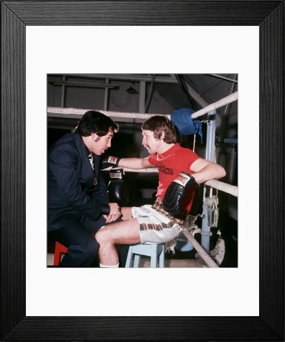 Framed Print : Ken Buchanan boxer 1976 sitting on stool in corner of boxing ring gloves shorts tartan