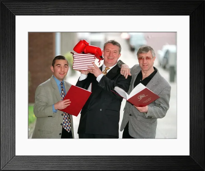 Framed Print : 25th Anniversary of the St Andrews Club April 1998 Tommy Gilmour with Ken Buchanan