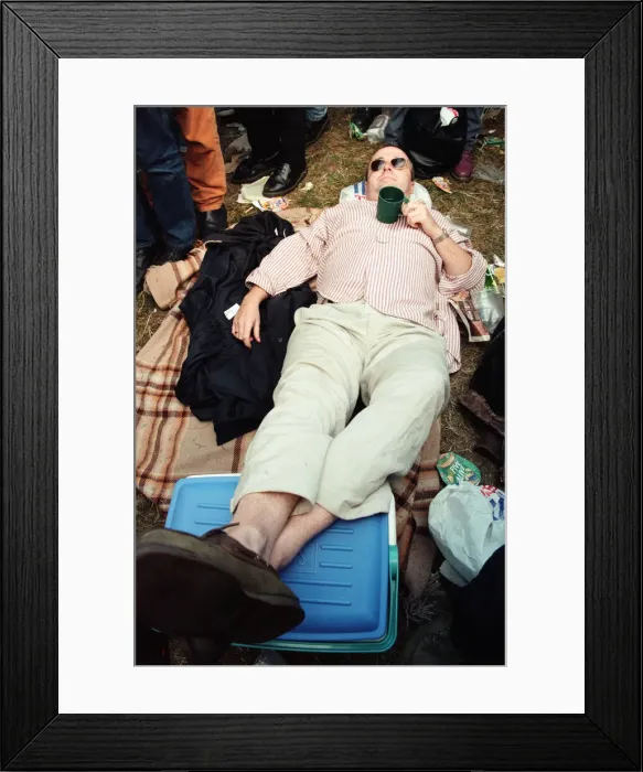 Framed Print : Fans watching Oasis in concert at Knebworth, Hertfordshire. 11th August 1996 Framed Print : Fans watching Oasis in concert at Knebworth, Hertfordshire. 11th August 1996