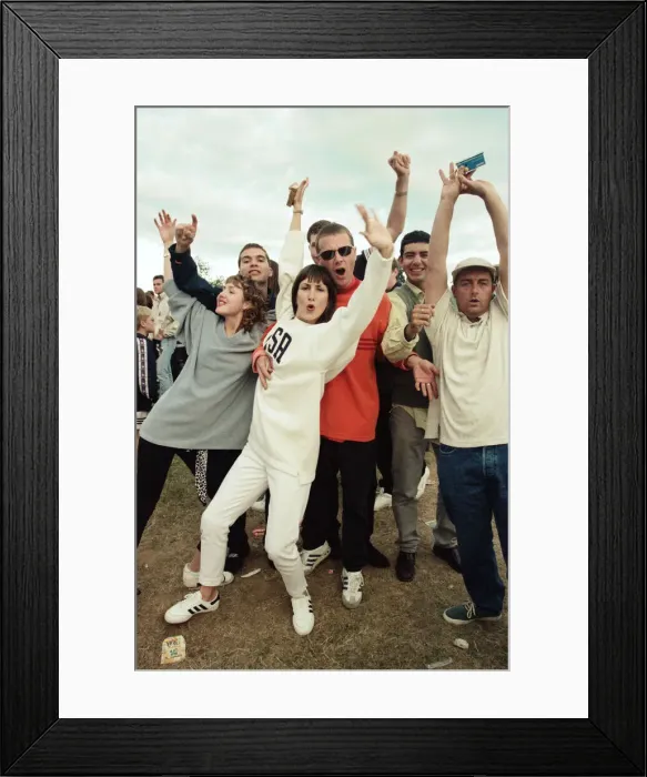 Framed Print : Fans watching Oasis in concert at Knebworth, Hertfordshire. 11th August 1996 Framed Print : Fans watching Oasis in concert at Knebworth, Hertfordshire. 11th August 1996