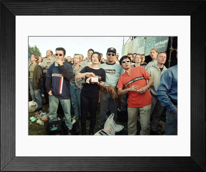 Framed Print : Fans watching Oasis in concert at Knebworth, Hertfordshire. 11th August 1996 Framed Print : Fans watching Oasis in concert at Knebworth, Hertfordshire. 11th August 1996