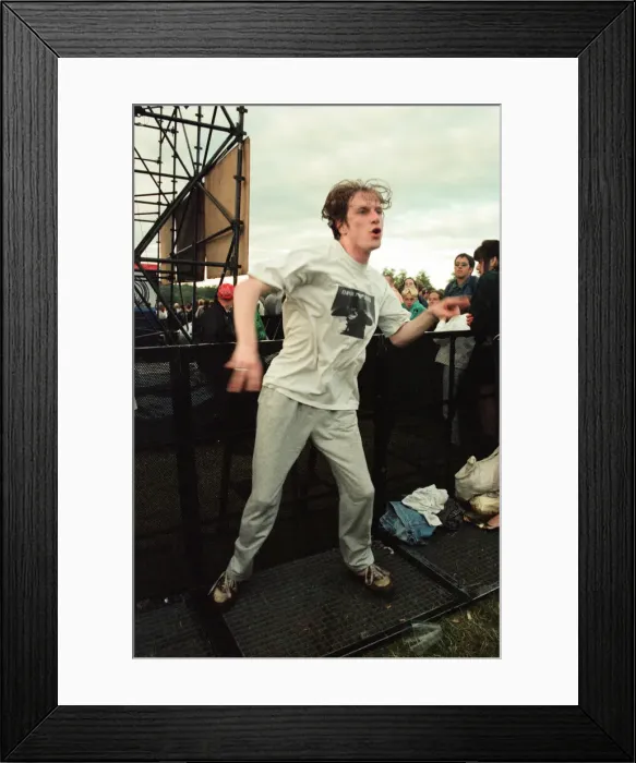 Framed Print : Fans watching Oasis in concert at Knebworth, Hertfordshire. 11th August 1996 Framed Print : Fans watching Oasis in concert at Knebworth, Hertfordshire. 11th August 1996
