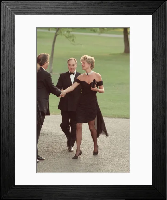 Framed Print : HRH Princess Diana, The Princess of Wales arrives for The Serpentine Gallery Framed Print : HRH Princess Diana, The Princess of Wales arrives for The Serpentine Gallery