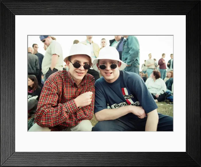 Framed Print : Fans watching Oasis in concert at Knebworth, Hertfordshire. 11th August 1996 Framed Print : Fans watching Oasis in concert at Knebworth, Hertfordshire. 11th August 1996
