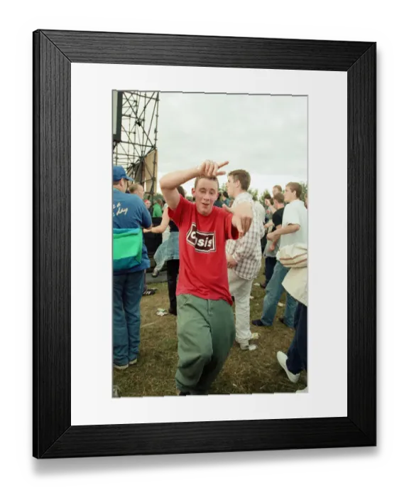 Framed Print : Fans watching Oasis in concert at Knebworth, Hertfordshire. 11th August 1996 Framed Print : Fans watching Oasis in concert at Knebworth, Hertfordshire. 11th August 1996