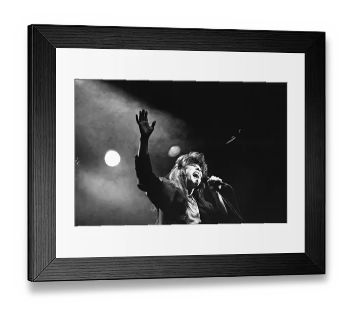 Framed Print : Singer Elkie Brooks seen here performing on stage at Leas Cliff Hall, Folkestone Framed Print : Singer Elkie Brooks seen here performing on stage at Leas Cliff Hall, Folkestone