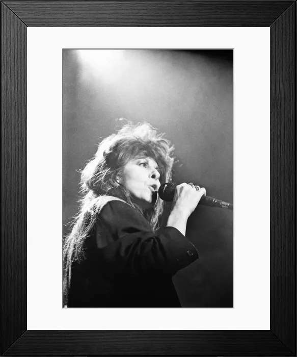 Framed Print : Singer Elkie Brooks seen here performing on stage at Leas Cliff Hall, Folkestone Framed Print : Singer Elkie Brooks seen here performing on stage at Leas Cliff Hall, Folkestone