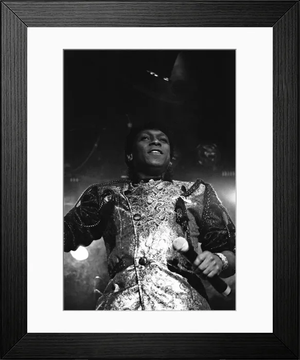 Framed Print : The Commodores seen here performing on stage at Leas Cliff Hall, Folkestone Framed Print : The Commodores seen here performing on stage at Leas Cliff Hall, Folkestone