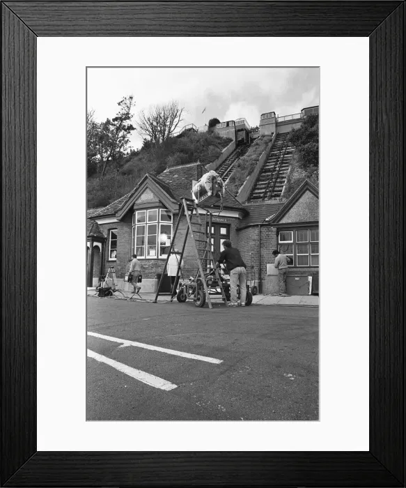 Framed Print : Darling Buds of May filming in Folkestone 31st May 1991 The lighting crew set up