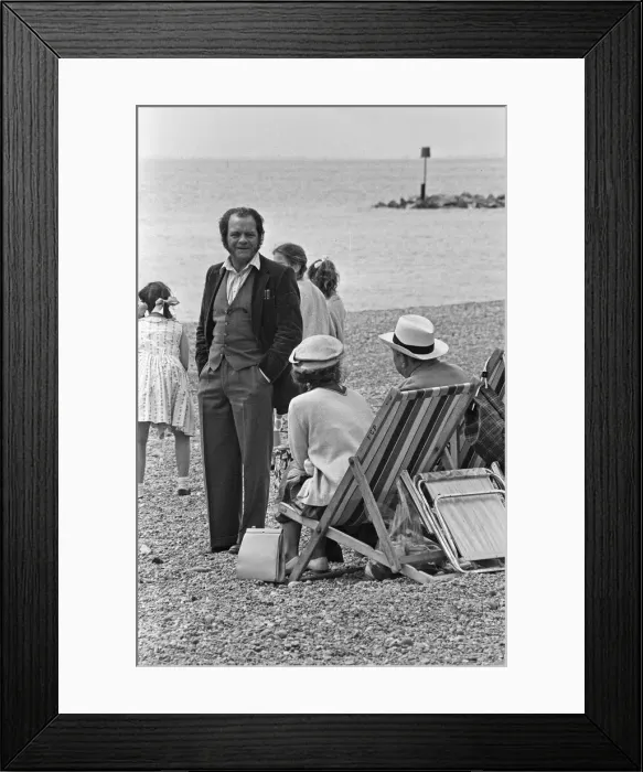Framed Print : Darling Buds of May filming in Folkestone 31st May 1991 David Jason who plays Pop