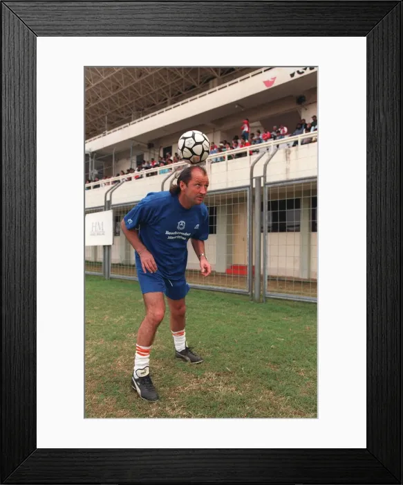 Framed Print : FRANK WORTHINGTON - EX FOOTBALLER DEMONSTRATING HIS SKILL 20 / 05 / 1996 BY BARDEN Framed Print : FRANK WORTHINGTON - EX FOOTBALLER DEMONSTRATING HIS SKILL 20 / 05 / 1996 BY BARDEN