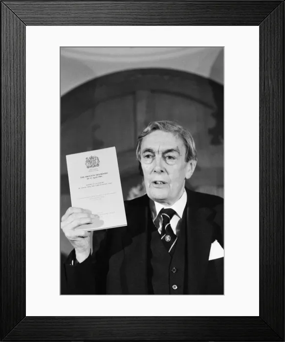 Framed Print : Lord Scarman, new press conference to release his report into The Brixton Disorders 10-12 Framed Print : Lord Scarman, new press conference to release his report into The Brixton Disorders 10-12