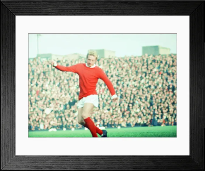 Framed Print : Man United 1-1 Stoke City, league division one match action, Old Trafford Framed Print : Man United 1-1 Stoke City, league division one match action, Old Trafford