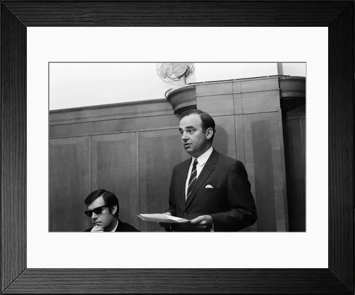 Framed Print : The Sun press conference at the News of the World. Left to right Framed Print : The Sun press conference at the News of the World. Left to right