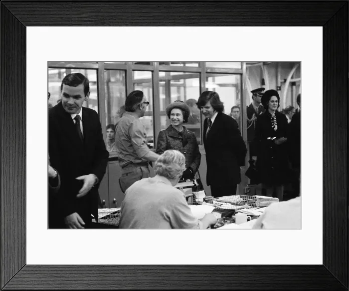 Framed Print : Queen Elizabeth II visiting the offices of the Daily Mirror Newspaper in Holborn, London Framed Print : Queen Elizabeth II visiting the offices of the Daily Mirror Newspaper in Holborn, London
