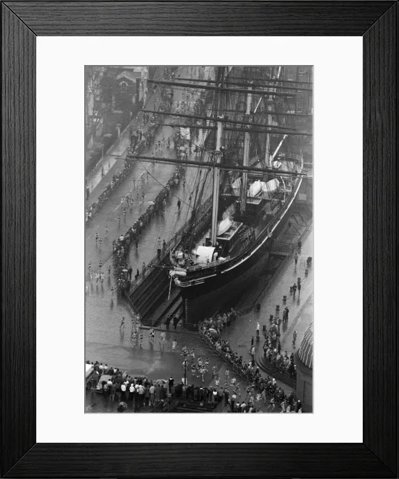 Framed Print : London Marathon 1981, Sponsored by Gillette, Sunday 29th March 1981 Framed Print : London Marathon 1981, Sponsored by Gillette, Sunday 29th March 1981