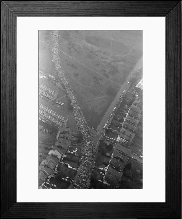 Framed Print : London Marathon 1981, Sponsored by Gillette, Sunday 29th March 1981 Framed Print : London Marathon 1981, Sponsored by Gillette, Sunday 29th March 1981