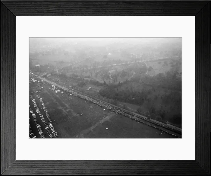 Framed Print : London Marathon 1981, Sponsored by Gillette, Sunday 29th March 1981 Framed Print : London Marathon 1981, Sponsored by Gillette, Sunday 29th March 1981