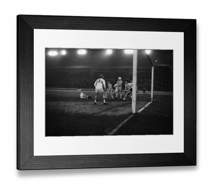Framed Print : Reading v Showbiz XI, final score 10-10 draw. Elm Park, Reading, Berkshire Framed Print : Reading v Showbiz XI, final score 10-10 draw. Elm Park, Reading, Berkshire