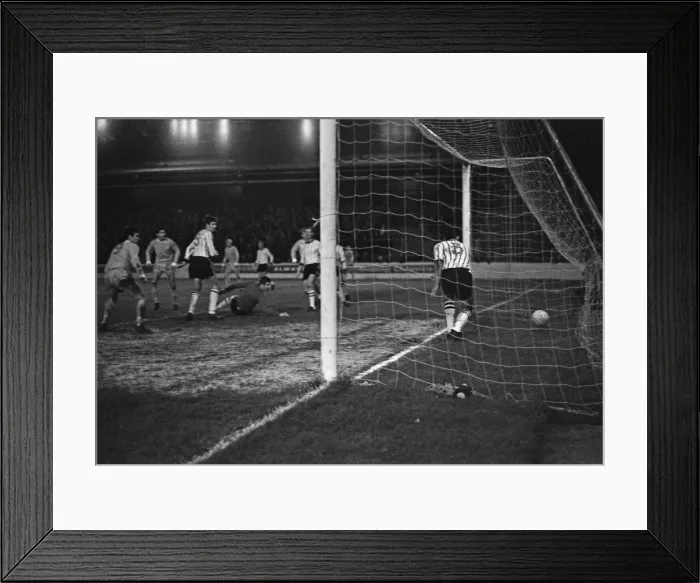 Framed Print : Reading v Grimsby 17th November 1966. Grimsby skipper Graham Taylor fails to cut off Framed Print : Reading v Grimsby 17th November 1966. Grimsby skipper Graham Taylor fails to cut off
