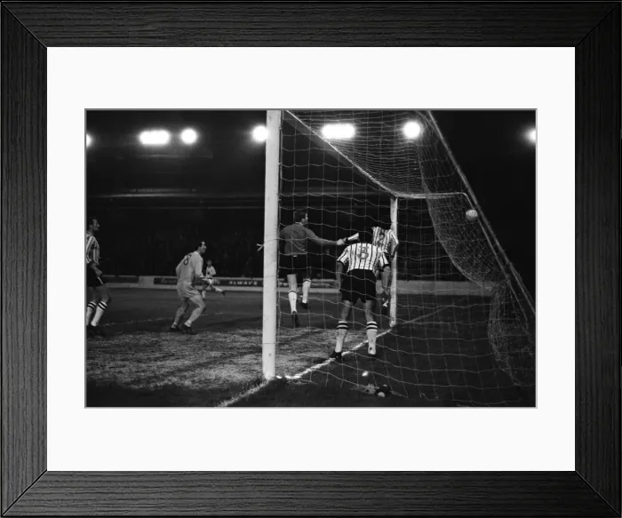 Framed Print : Reading v Grimsby Town. Final Score 6-0 to Reading. Pictures Framed Print : Reading v Grimsby Town. Final Score 6-0 to Reading. Pictures